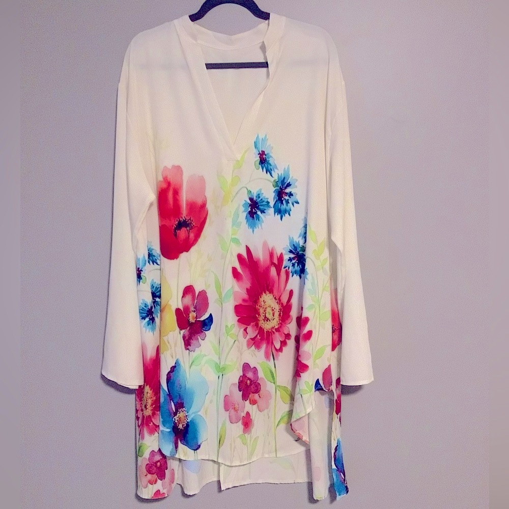Beautiful long floral tunic - SZ 18-20